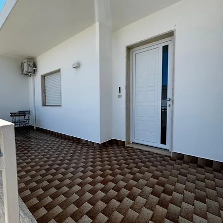 Apartment Pharos